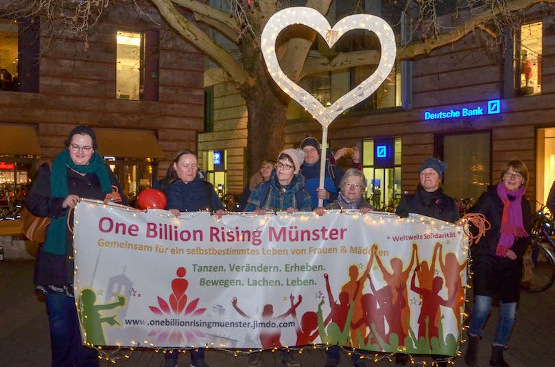 Teilnehmende der Protestaktion in Münsters Altstadt