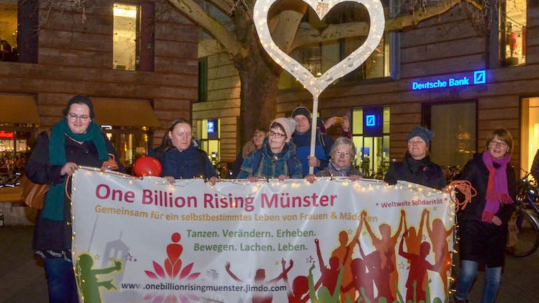 Teilnehmende der Protestaktion in Münsters Altstadt