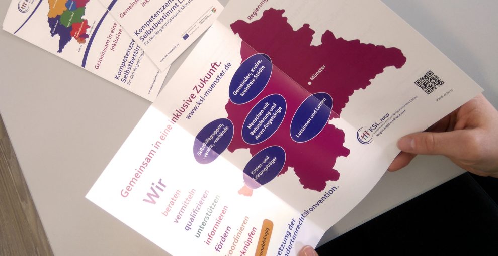 Der aufgeklappte Flyer des KSL Münster. Der Innenteil beinhaltet eine Karte des Regzierungsbezirk Münster
