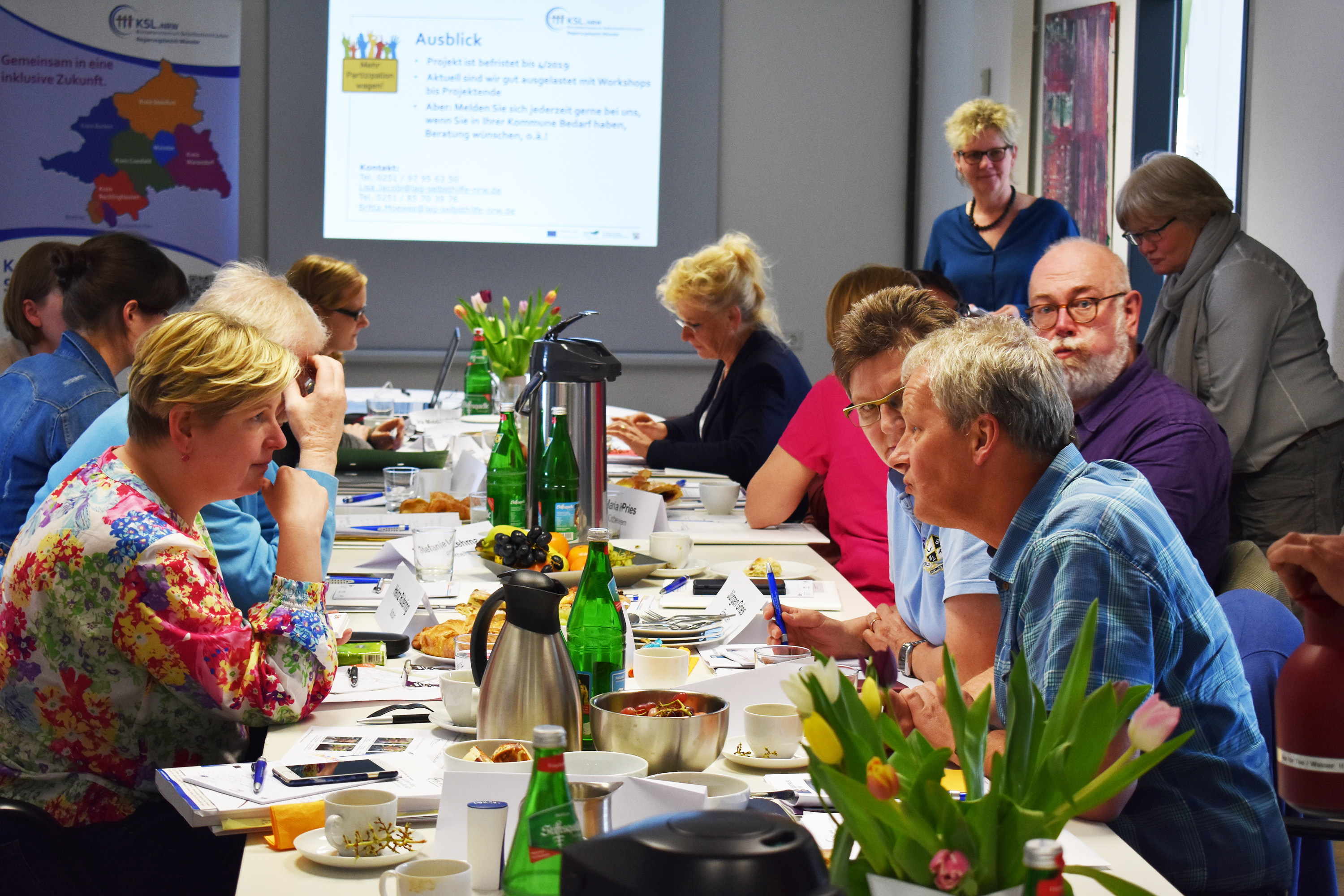 Netzwerk-Treffen der Behindertenbeauftragten im KSL Münster Beim Netzwerk-Treffen der Behindertenbeauftragten tauschten sich die Beteiligten an der langen Tafel engagiert aus
