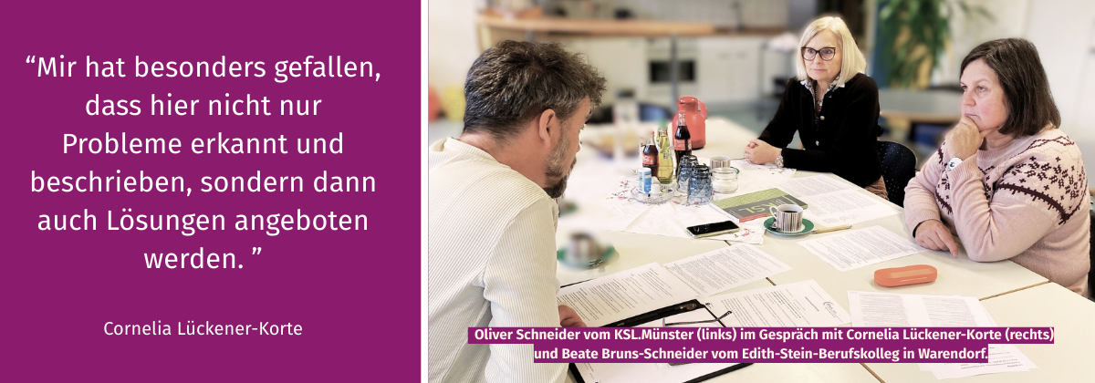 Drei Personen sitzen am Tisch und sprechen miteinander. Die Personen sind Oliver Schneider, Cornelia Lückener-Korte und Beate Bruns-Schneider.