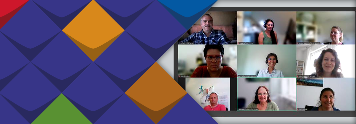 Teilnehmende der Zoom-Konferenz an ihren Monitoren