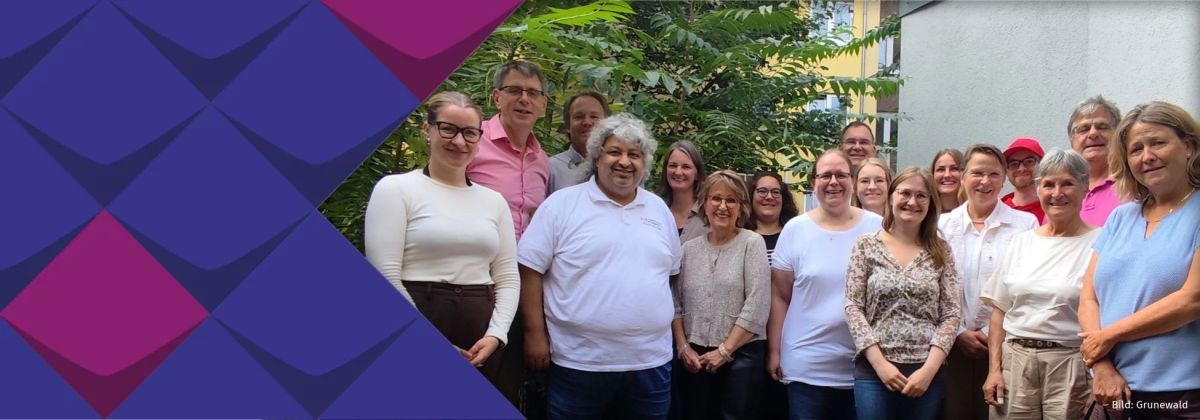 Gruppenfoto der 17 Teilnehmenden des Fachdialogs