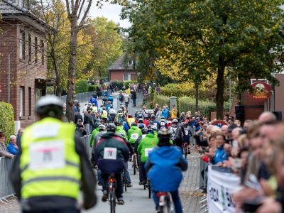 Ein großes Starterfeld mit gut 100 Teilnehmern und Teilnehmerinnen.