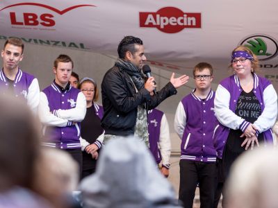 Viele Zuschauer und Zuschauerinnen bei der inklusiven Tanzgruppe &quot;Funky Movements&quot; aus Münster