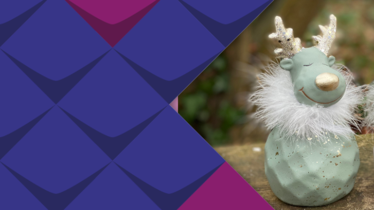 Zwei Weihnachtselche wünschen Frohe Weihnachten.